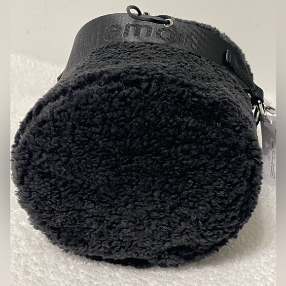 Lululemon Crossbody Bucket Bag Fleece in Black - Picture 9 of 14